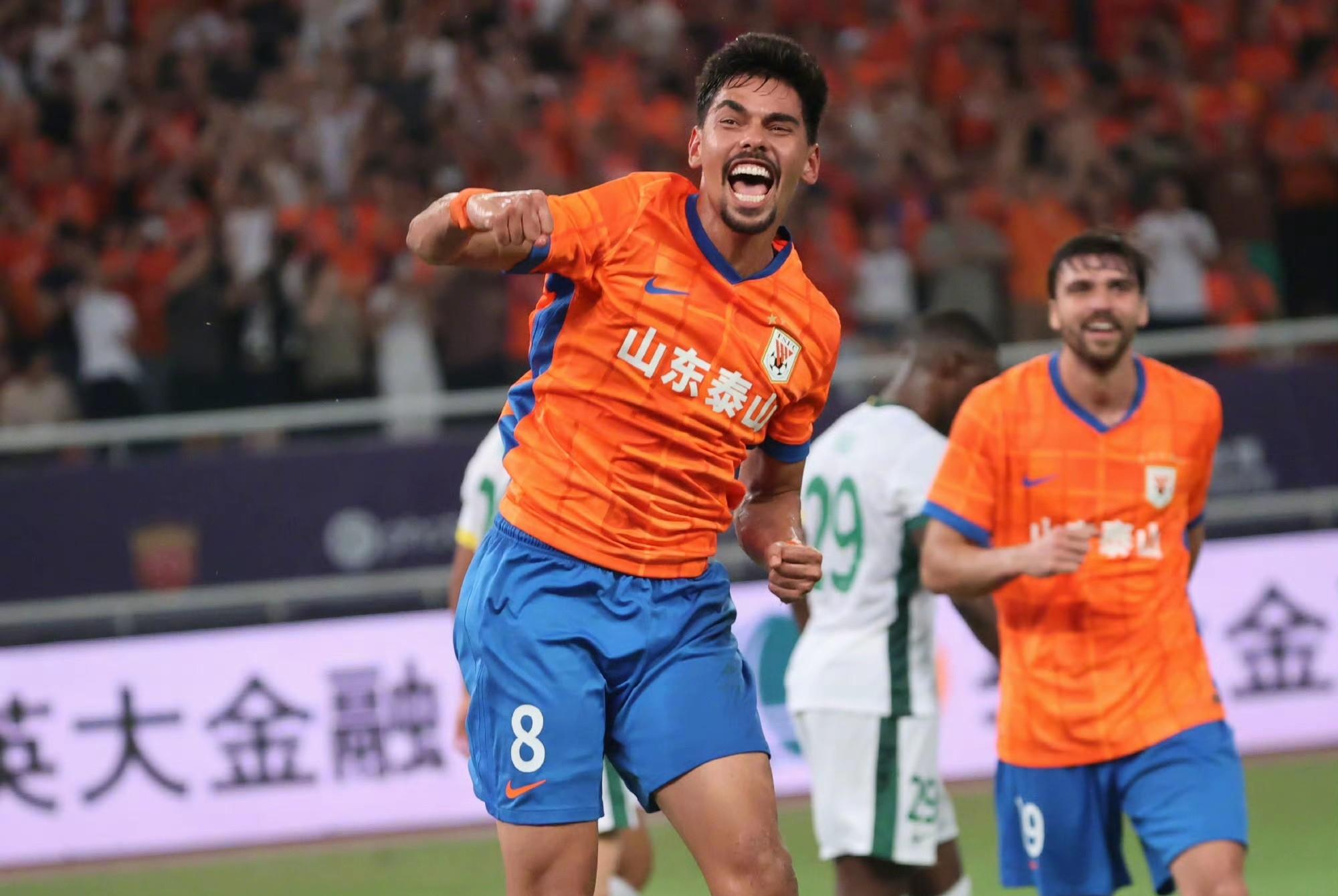 转折点！山东泰山回应争议，社区盾今晨攻防权衡，话题不断，资深球员宣示担当